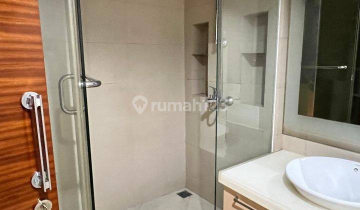 kamar mandi hunian strategis di mega kuningan,
