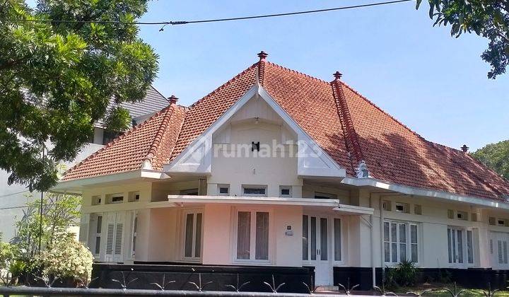 Rumah Di Boulevard Besar Ijen Malang 1