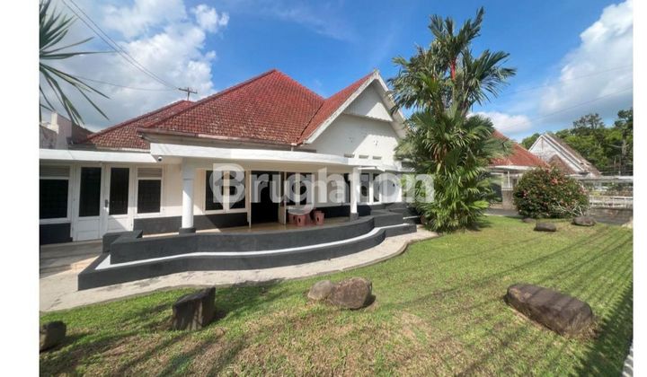 Colonial Style House Near Ijen Malang