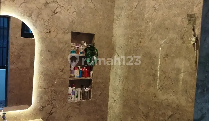 Rumah Tengah Kota Malang 2