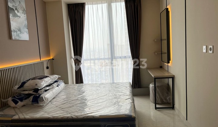 Luxury 2Br + Maid Room Taman Anggrek Residences - Modern Contemporary | Direct Access to Central Park & Taman Anggrek Mall, 24-Hour Security Facilities & Access Card, Adult & Children's Swimming Pool