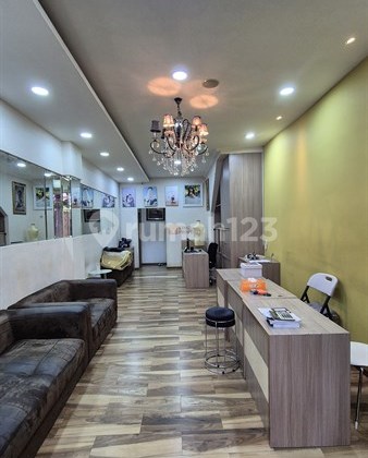 Commercial Shop House for Rent in Mangga Besar, 4 Floors, Former Bridal Ready to Use, Near Glodok & Mangga Dua Square, Mangga Dua Morning Market, Tarumanagara University, Mangga Besar Station 2