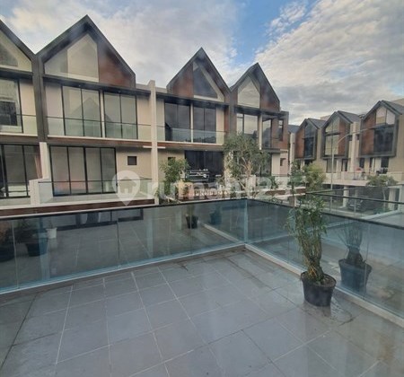 Rare Unit! Osaka Residences PIK 2 - Modern Tropical Japanese, 3 Floors, Near Tokyo Hub & White Sand Beach, One Gate System Facility, 24-Hour Security & CCTV, Wide Road Row, Children's Playground, Jogging Track & Green Park, Artificial Lake, Spacious Parking Area Rare Unit! Osaka Residences PIK 2 - Modern Tropical Japanese, 3 Floors, Near Tokyo Hub & White Sand Beach, One Gate System Facility, 24-Hour Security & CCTV, Wide Road Row, Children's Playground, Jogging Track & Green Park, Artificial Lake, Spacious Parking Area