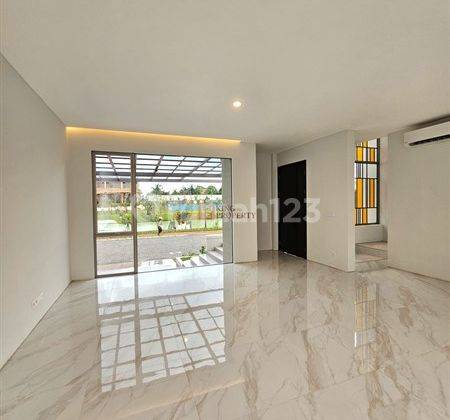 Rumah Modern,  Dekat  - 1 Menit ke ,  Akses Tol ,  AEON Mall BSD City,  Rumah Sakit Selaras,  SMAN 28 Kabupaten Tangerang, Pasar Modern Intermoda BSD City,  Rumah 2 Lantai Citra Garden Fontis Serpong Tanpa DP 2