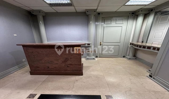 Disewakan Ruang Kantor Eksklusif Menara Sudirman - Lokasi Prestisius, Akses Mudah ke MRT, Dekat Pacific Place Mall, Senayan City, Jakarta Hospital, Mrccc Siloam Hospitals Semanggi, Pasar Pluis Bintang Mas Pasar Kecil Pela Mampang