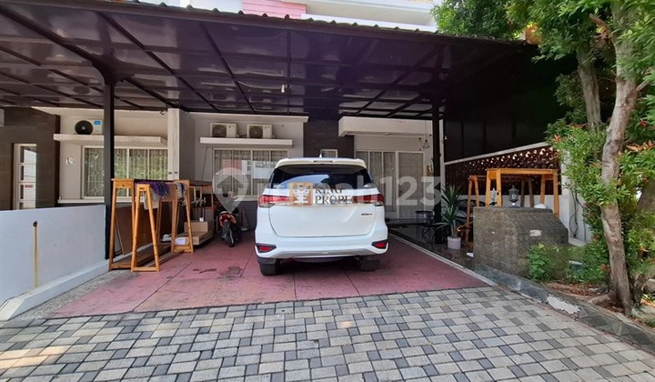 Living in Style! Rumah Cantik Furnish Puri Mansion, Dekat JORR Lingkar Luar, Fasilitas Kolam Renang, Kids Playground, Basket Court, Tennis Court, Indomaret, Taman Bermain, Club House, Taman Asri, Jogging Track, Keamanan 24 jam, Akses Tol Strategis 1