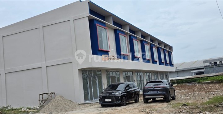 Cocok untuk Industri & Logistik, Dijual Gudang Baru 2 Lantai di Cikande Modern Bizhub - Lokasi Strategis Dekat Tol, Fasilitas One Gate System (24 jam), Keamanan & CCTV 24 jam , Area ibadah, Cafetaria, Jalan lebar & drainase tertata
