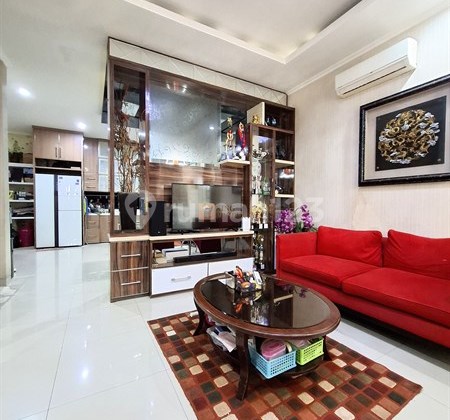 Living in Style! Rumah Cantik Furnish Puri Mansion, Dekat JORR Lingkar Luar, Fasilitas Kolam Renang, Kids Playground, Basket Court, Tennis Court, Indomaret, Taman Bermain, Club House, Taman Asri, Jogging Track, Keamanan 24 jam, Akses Tol Strategis 2