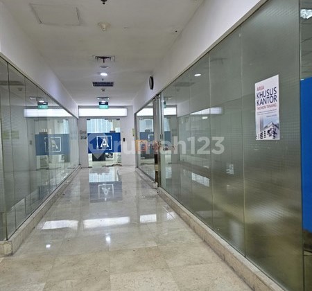 Office Space Strategis di CBD Kuningan - Dekat Mall Ambassador & Kokas, Siap Pakai & Akses 24 Jam, Fasilitas Area parkir luas (basement & outdoor), Akses lift kantor & lift barang, keamanan 24 jam, Musholla & lobby area, ATM center, Food court 2