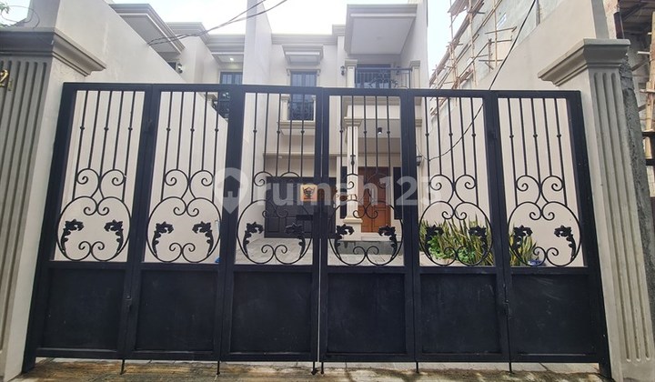 Dijual Rumah 2 Lantai Kemanggisan Dekat Binus & Central Park, Akses Mudah ke Slipi & Sudirman  
