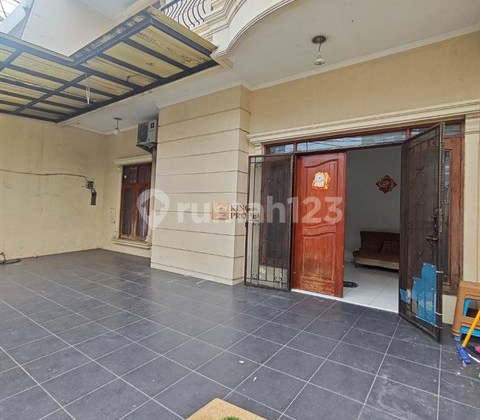 Disewakan Rumah 2 Lantai Rapi di Teluk Gong, 3 Kamar Tidur, Full Furnish, Lokasi Strategis! Taman Permata Indah – Siap Huni untuk Keluarga Nyaman, Fasilitas Keamanan 24 Jam, CCTV dan Petugas Keamanan, Taman Hijau dan Taman Bermain Anak, Lapangan Olahraga