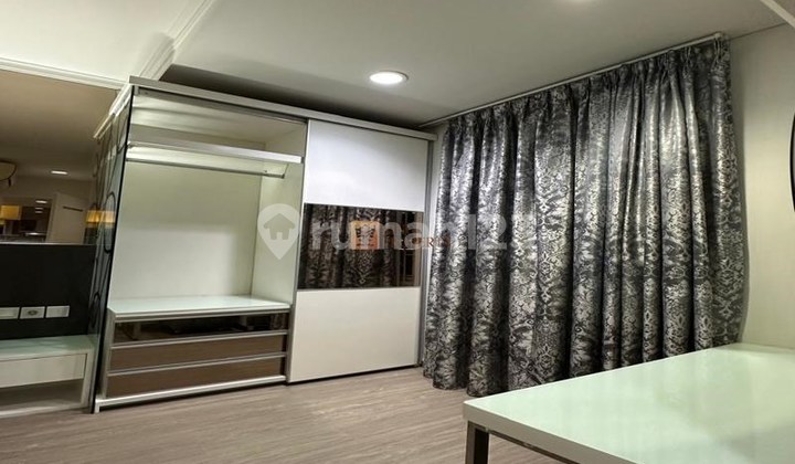 Lux Interior, Fasilitas Kolam Renang & Kids Pool, Whirlpool, Sauna & Outdoor Playground, Jogging Track, Squash Court, Tennis Court & Gym, Dijual 2 Kamar Royal Mediterania Garden Tanjung Duren 2