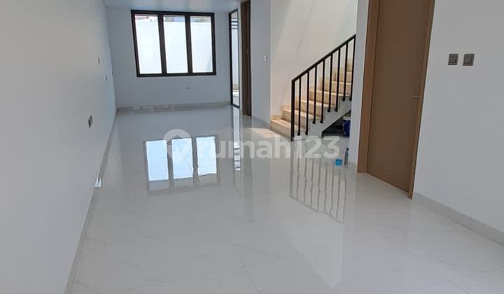 DIJUAL RUMAH BARU SELESAI BANGUN DI KOMPLEK SETIABUDI REGENCY 2