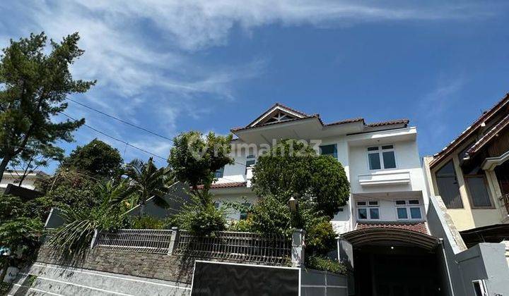 DIJUAL RUMAH BESAR ASRI TANAH LUAS VIEW INDAH DI TUBAGUS ISMAIL 1