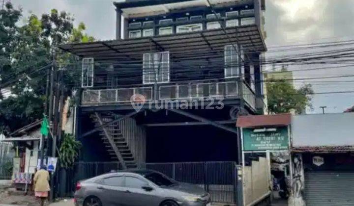 DISEWAKAN RUANG USAHA UTK CAFE DAN RESTO STRATEGIS DI JLN  KOPO 1