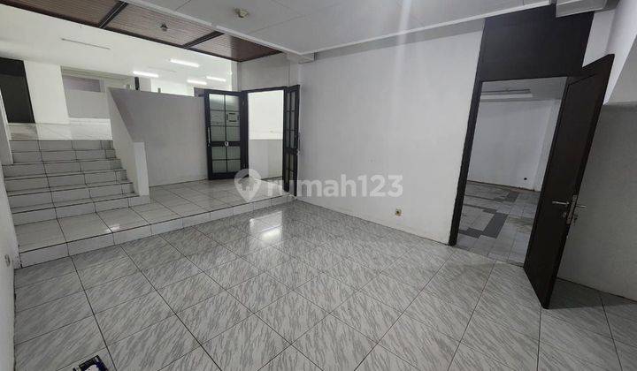 DISEWAKAN GEDUNG KANTOR LUX SIAP PAKAI DI JLN SURYA SUMANTRI 1