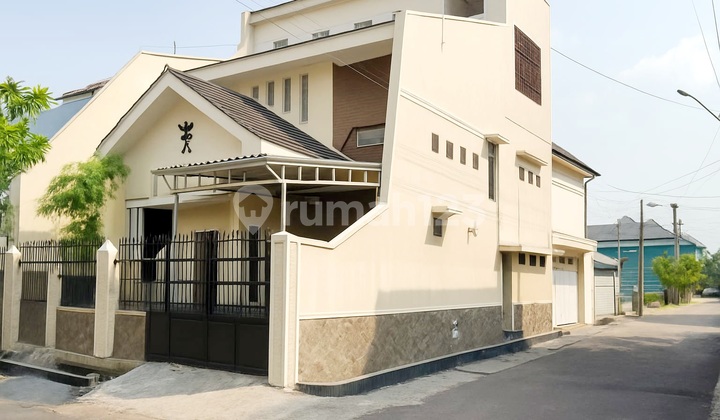 3-Story House Sturdy and Well-Maintained, Strategically Located. Near Jih Hospital. 2