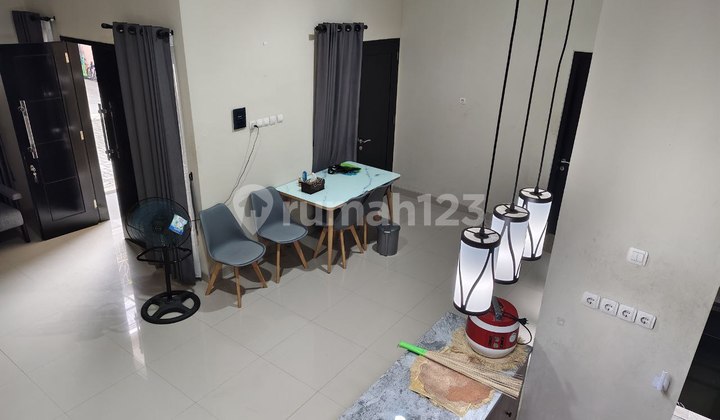 Cluster House Rental 2 Floors Including Furnishings Strategically Located in Solo City 2