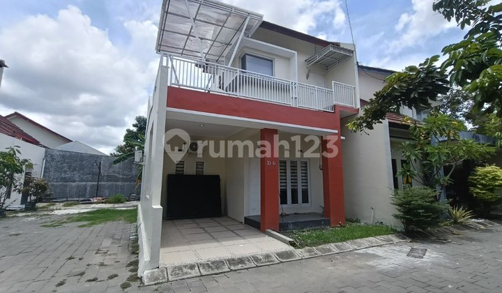 Modern Minimalist 2-Story House Rental in Cluster with Furnishings