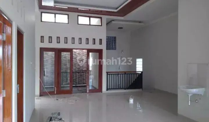 Rumah Mewah 2Lt Modern Strategis Dekat Manahan 2