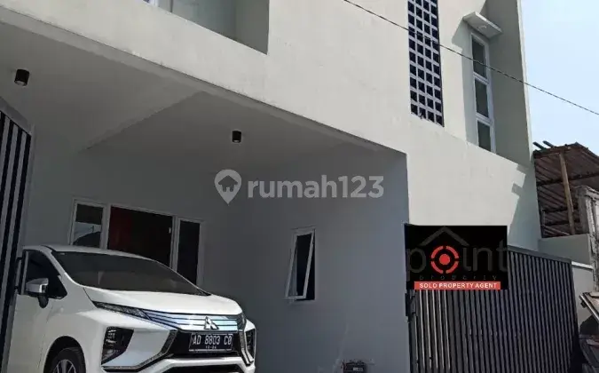 Rumah 2 lt Dekat Kuliner Dan Sekolahan Favorit 2