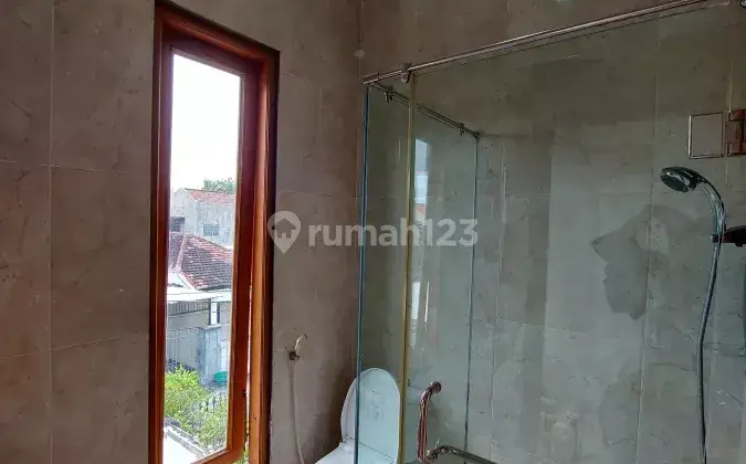Town House 2lt Luxury Tengah Kota Surakarta
