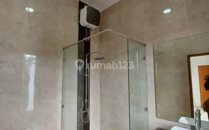 Town House 2lt Luxury Tengah Kota Surakarta