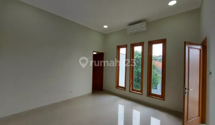 Town House 2lt Luxury Tengah Kota Surakarta