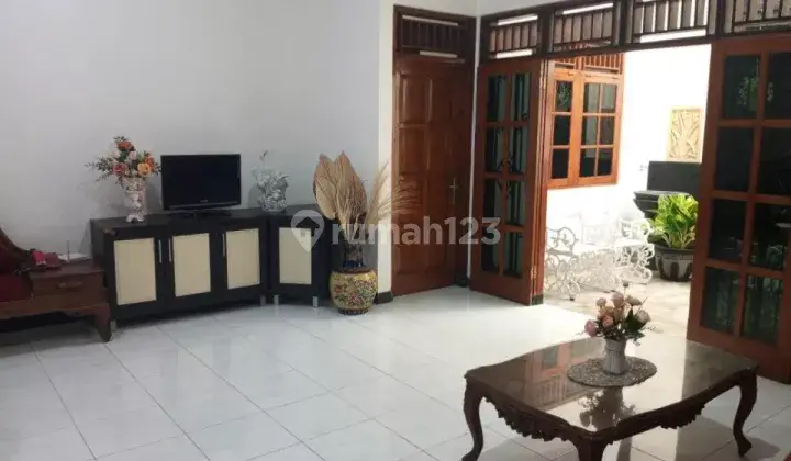 Rumah Mewah Jaman Si Doel Tengah Kota Solo 2