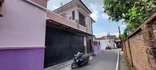 Rumah Mewah 2 Lantai Tengah Kota Surakarta 2