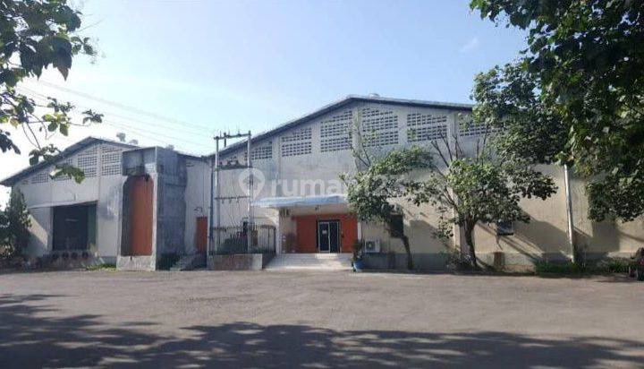 Perusahan Pabrik Aktif Kawasan Industri Dekat Jl. Raya 1