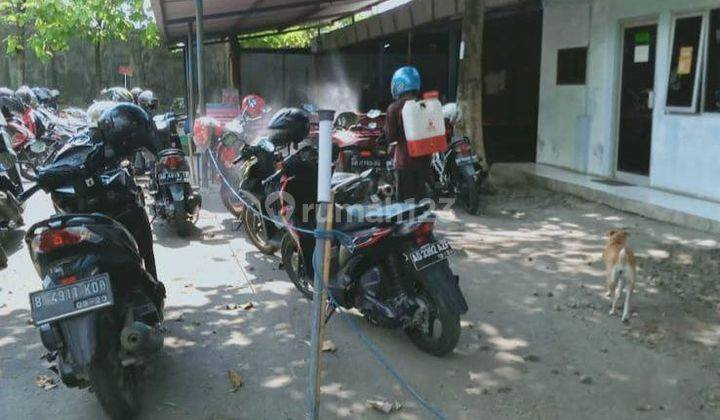 Perusahan Pabrik Aktif Kawasan Industri Dekat Jl. Raya 8