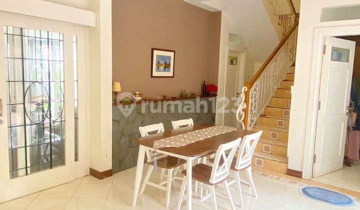 Kontrakan Rumah Cantik 2Lt Strategis Pusat Kota  Furnished 4