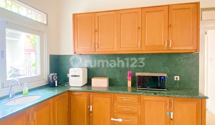 Kontrakan Rumah Cantik 2Lt Strategis Pusat Kota  Furnished 13