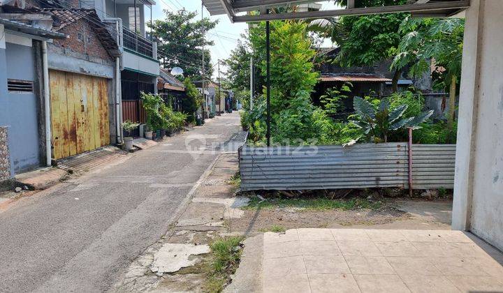 Rumah Strategis Hitung Tanah Dekat UNISRI 12