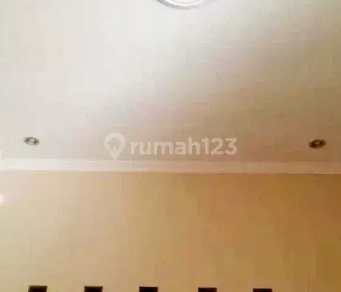 Rumah Second Strategis Siap Huni 8