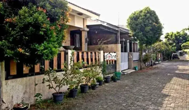 Rumah Second Strategis Siap Huni 11