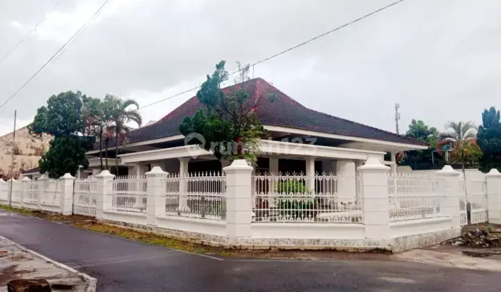 Rumah Hook Lingkungan Elite Masuk Kota 1