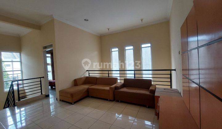 Kontrakan Rumah Cantik 2Lt Semi Furnished Cluster  12