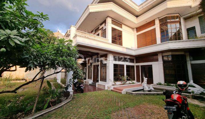 Rumah Mewah 3Lt Strategis Luas Plus Kolam Renang 1