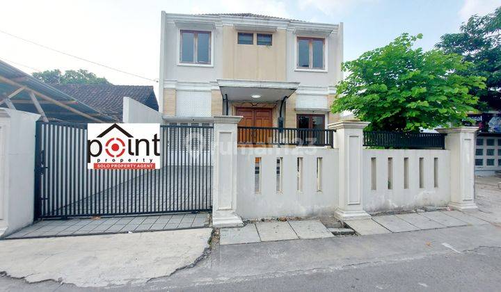 Rumah Mewah 2Lt Strategis Dekat Jalan Raya  1