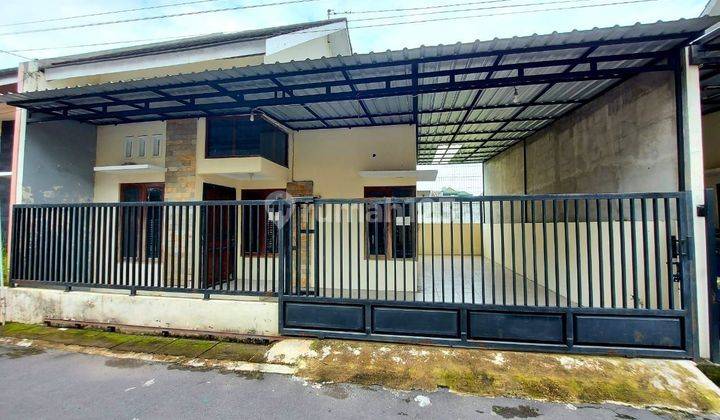 Rumah Bagus Cluster One Gate Dekat D'Tjolomadoe 1