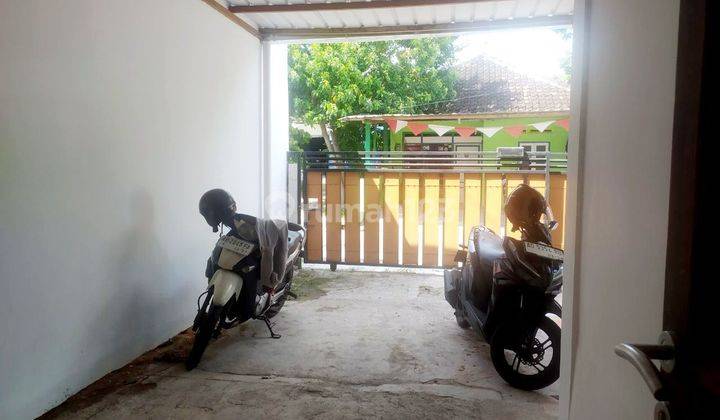 Rumah Tengah Kota Solo Kondisi Like New Siap Huni 2