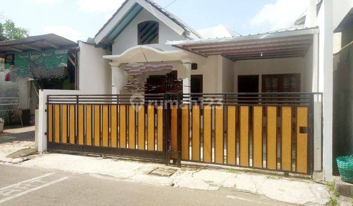 Rumah Tengah Kota Solo Kondisi Like New Siap Huni 1