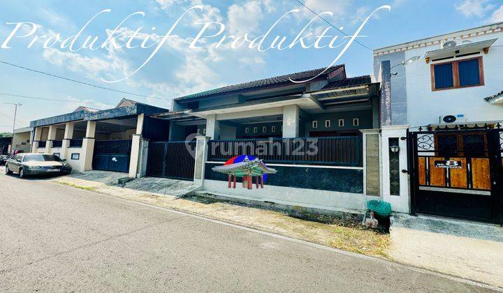 Rumah Modern Minimalis Strategis Dekat Stadion Manahan Exit Tol 1