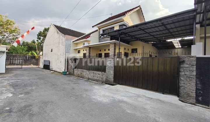 Rumah Cantik Siap Huni Stategis Dekat Jl.raya 2