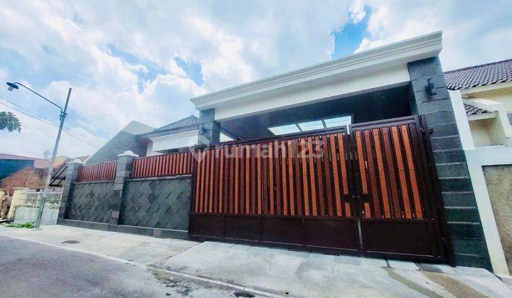 Rumah Mewah Tahap Finishing Dekat GOR Manahan Dan Exit Tol 1