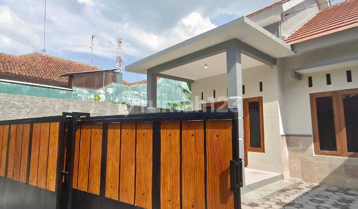 Rumah Bagus Terawat Dekat Kampus Isi dan Uns 2
