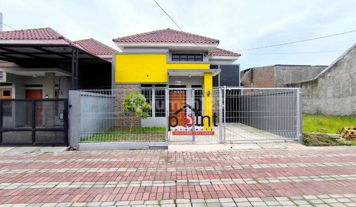 Rumah Cantik Cluster Strategis Dekat Gor Manahan Dan Exit Tol 1