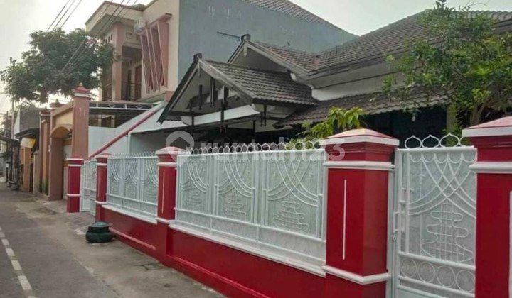 Rumah Terawat Dekat Jalan Raya Slamet Riyadi 2